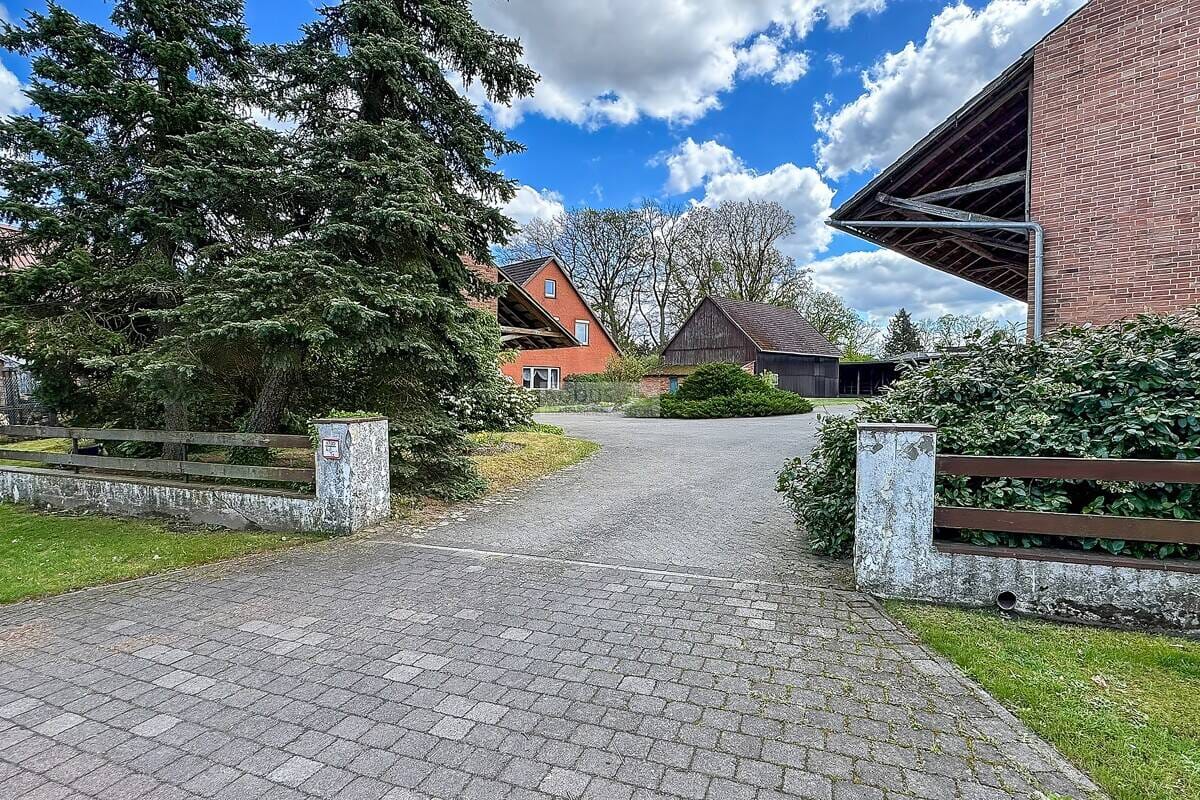 Immobilie in Suderburg - Traumhafter Resthof für Familien, Hobby & Gewerbe - ca. 370 m² Wohnfläche & zahlreiche Nebengebäude - Bild 2