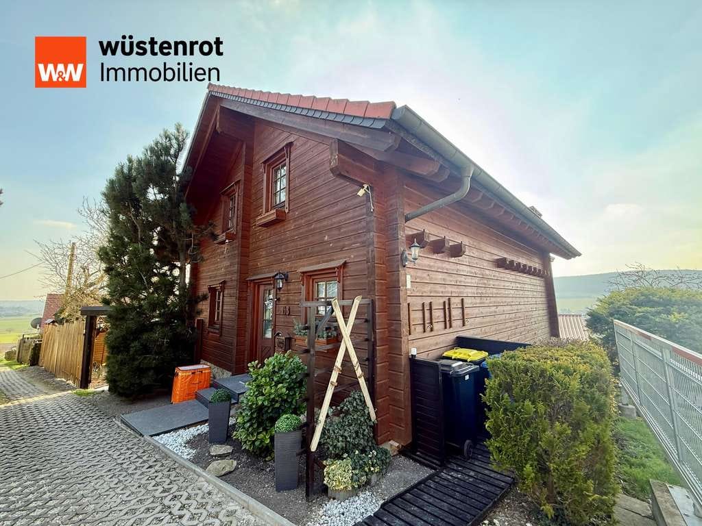 Immobilie in Freyburg (Unstrut) - Traumkulisse!!! Atemberaubend gemütlich! Blockbohlenhaus in den Weinbergen von Freyburg zu verkaufen - Bild 0
