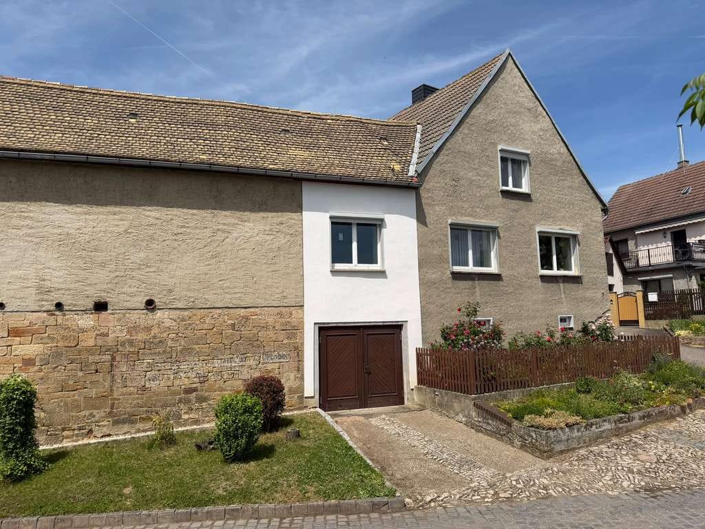 Immobilie in Nemsdorf-Göhrendorf - Ländliches Familienhaus mit Innenhof, Scheune und viel Potenzial in Nemsdorf - Bild 0
