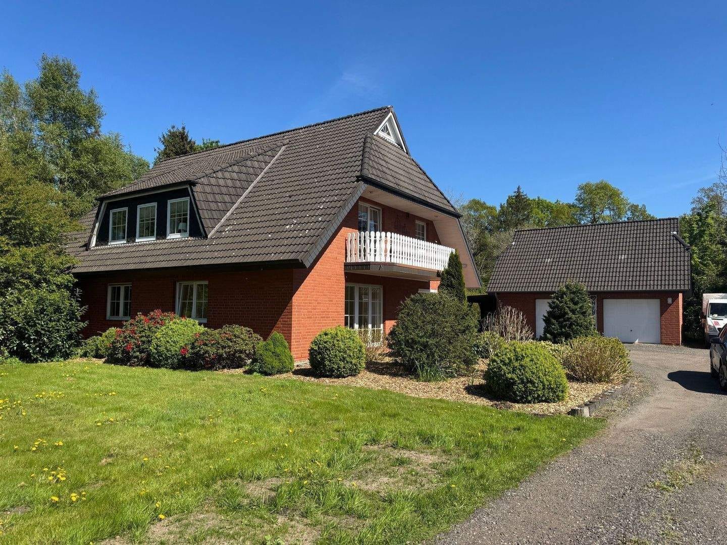 Immobilie in Gnarrenburg - 2 Familienhaus mit vielseitiger Nutzungsmöglichkeit - Bild 1