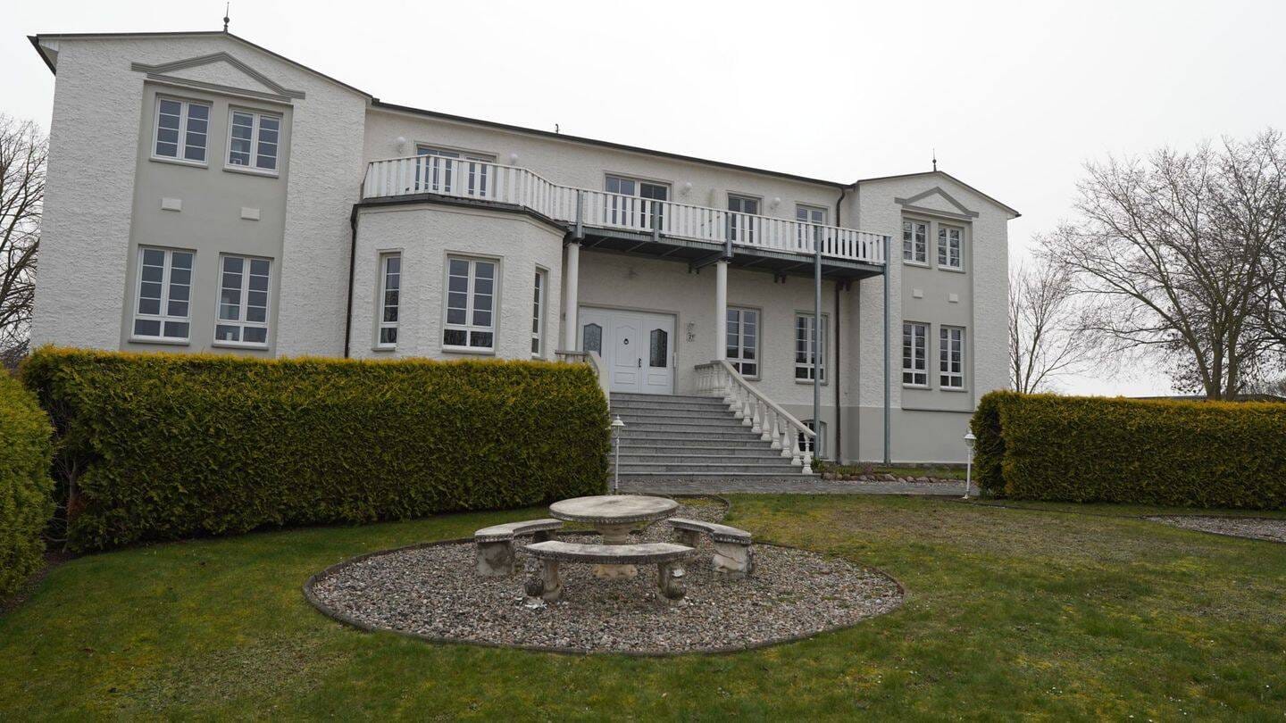 Immobilie in Hohenkirchen - Zwei möblierte Wohnungen in historischem Gutshaus nahe der Ostsee - Bild 0