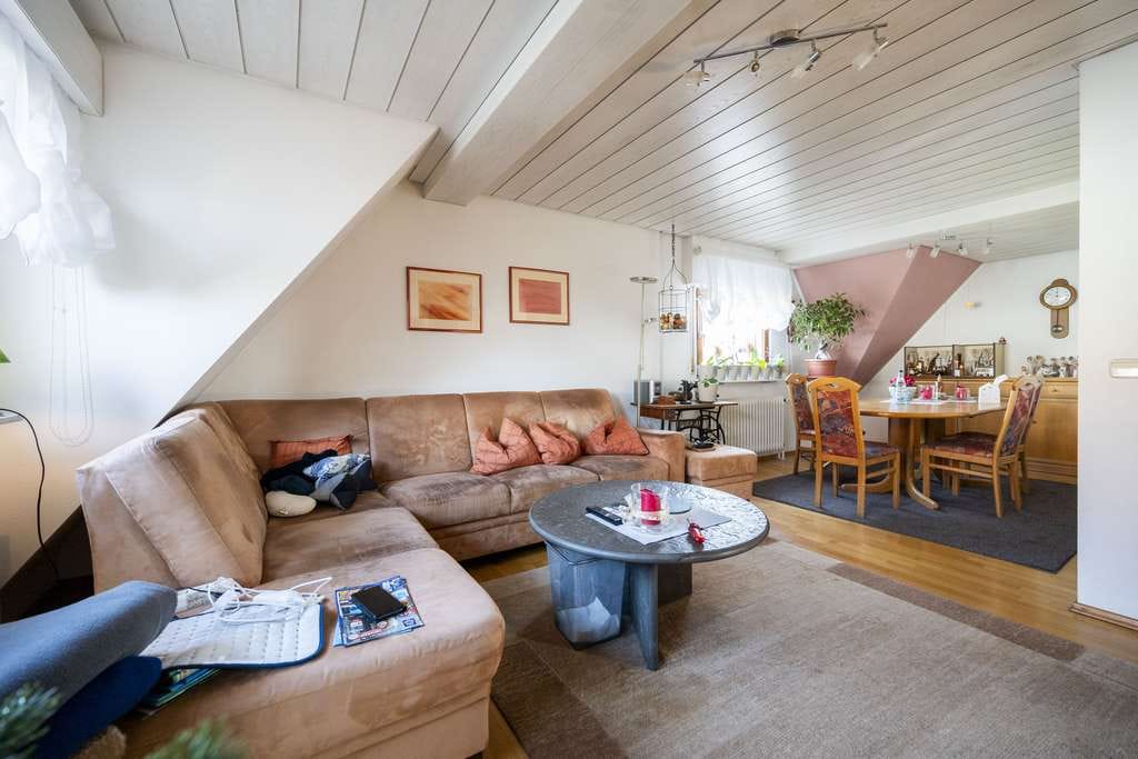 Immobilie in Filderstadt - Viel Platz für Familie, Generationen & neue Ideen – Haus mit Pool in Harthausen - Bild 1