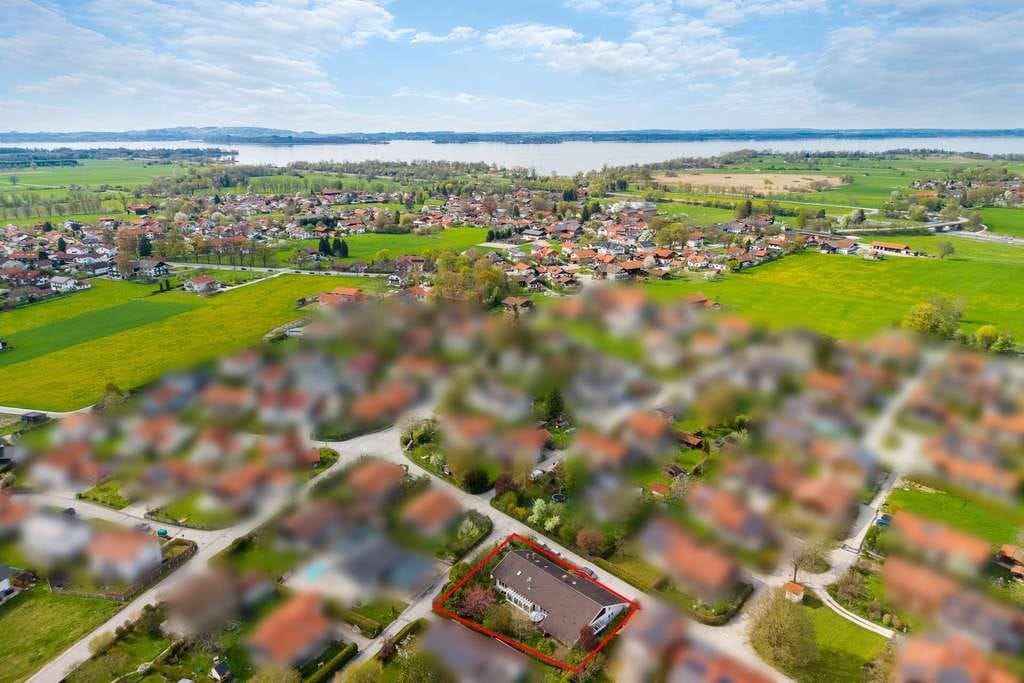 Immobilie in Übersee - Übersee: großzügiges Architektenhaus, ruhig und sonnig. Mit Büro, Praxis, oder Ferienwohnung. - Bild 2