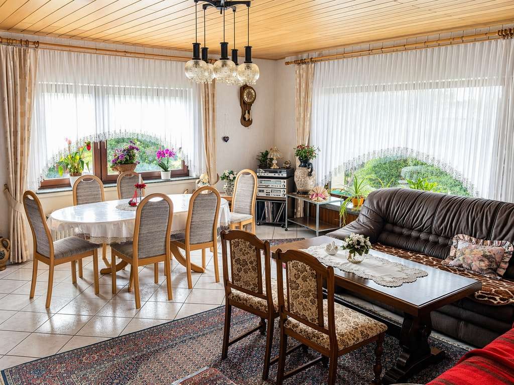 Immobilie in Lohra - Charmantes Drei-Familien-Haus in Lohra – ideal für Investoren und Familien! - Bild 0