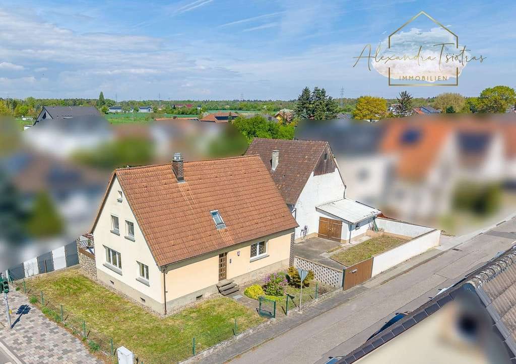 Immobilie in Karlsdorf-Neuthard - Familien aufgepasst! Geräumiges Einfamilienhaus mit Nebengebäude in Neuthard - Bild 0