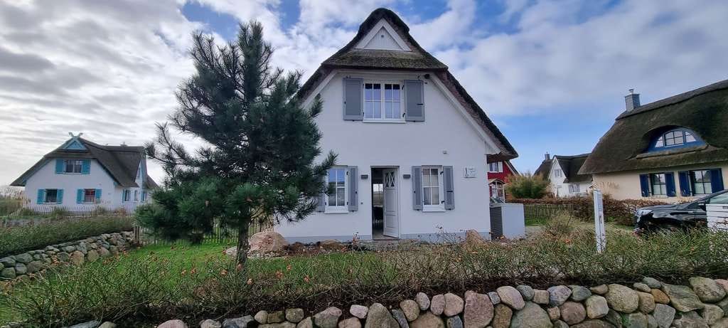 Immobilie in Zierow - Ruheoase unter Reet. Besonders. Hochwertig. Einzigartig.  Ferienhaus Alana an der Wismarer Bucht. - Bild 1
