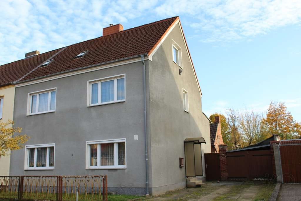Immobilie in Grimmen - Familienfreundliches Mehrfamilienhaus mit Nebengelass und großem Grundstück - Bild 0