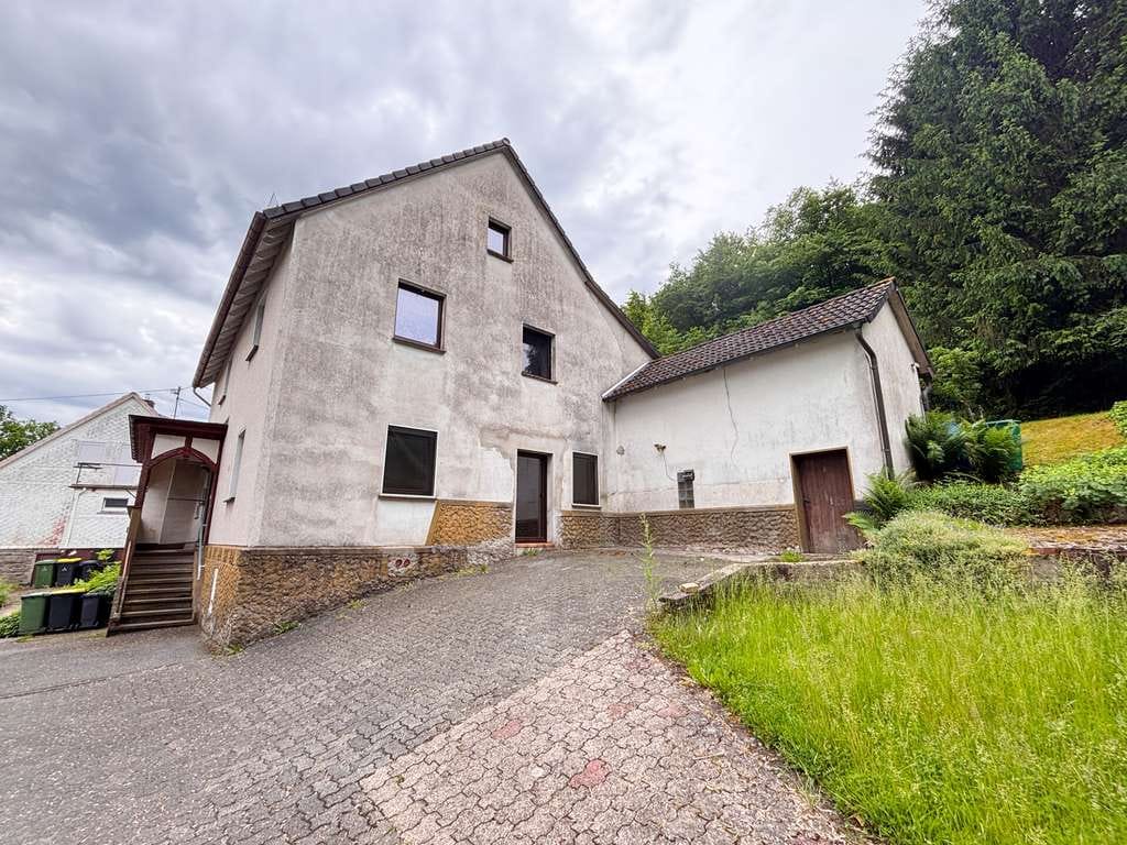Immobilie in Windeck - Ein-/Zweifamilienhaus mit großzügigem Hanggrundstück in idyllischer Lage von Windeck! - Bild 0