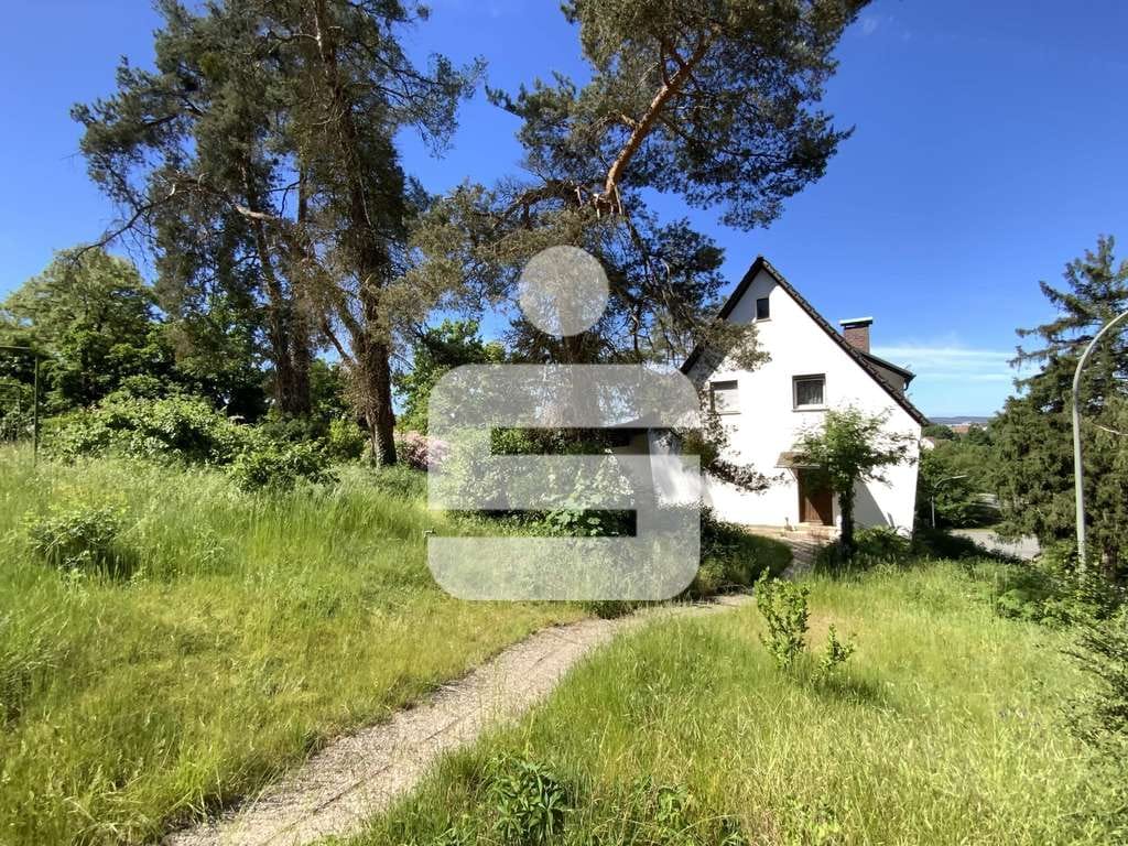 Immobilie in Schwarzenfeld - Wohnhaus mit zwei Wohnungen und teilbarem Grundstück - Bild 0
