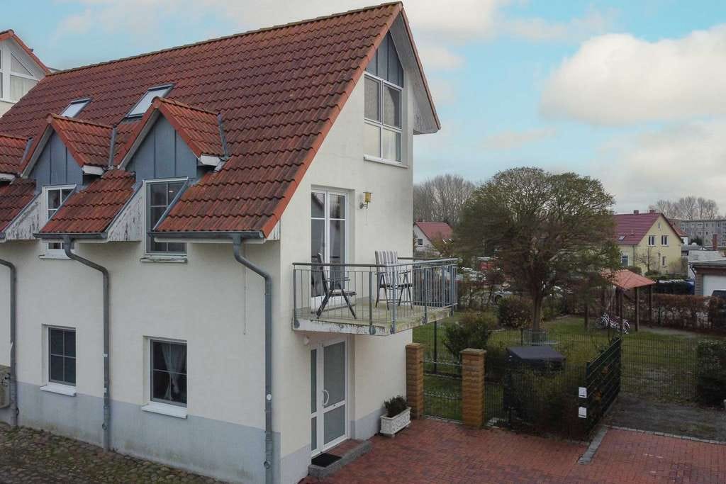 Immobilie in Wiek - Charmante Maisonettewohnung mit Hafenblick in Wiek auf Rügen - ideal für Eigennutzer & Vermieter - Bild 1