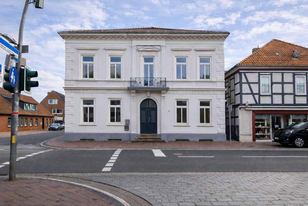 Immobilie in Barnstorf - Kernsanierte 4-Parteien-Stadtvilla im Herzen von Barnstorf - Bild 1