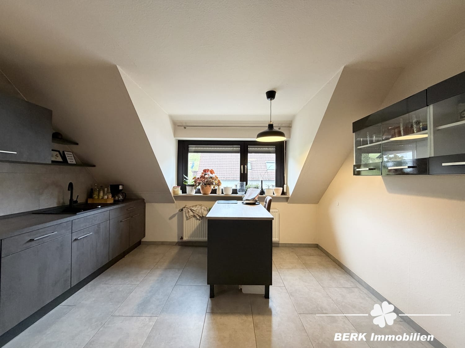 Immobilie in Mespelbrunn - BERK Immobilien – Großzügige 4-Zimmer-Eigentumswohnung mit Balkon & Ausbaupotenzial in Mespelbrunn-Hessenthal - Bild 2