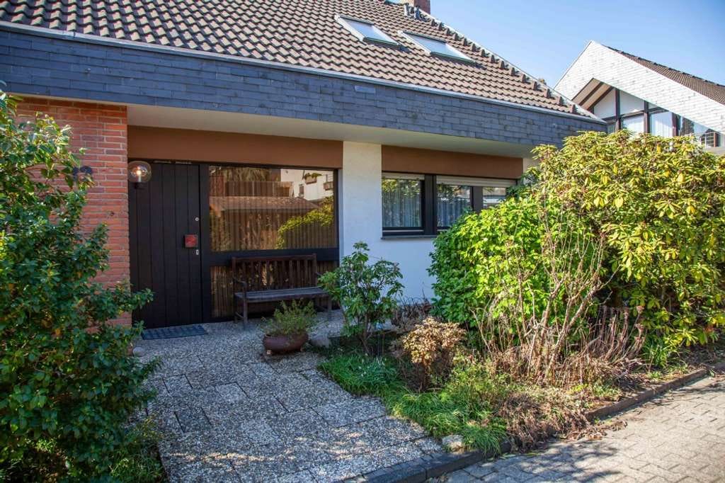 Immobilie in Leichlingen - Ein Zuhause, das Generationen verbindet. Einfamilienhaus mit Einliegerwohnung in bester Lage - Bild 0