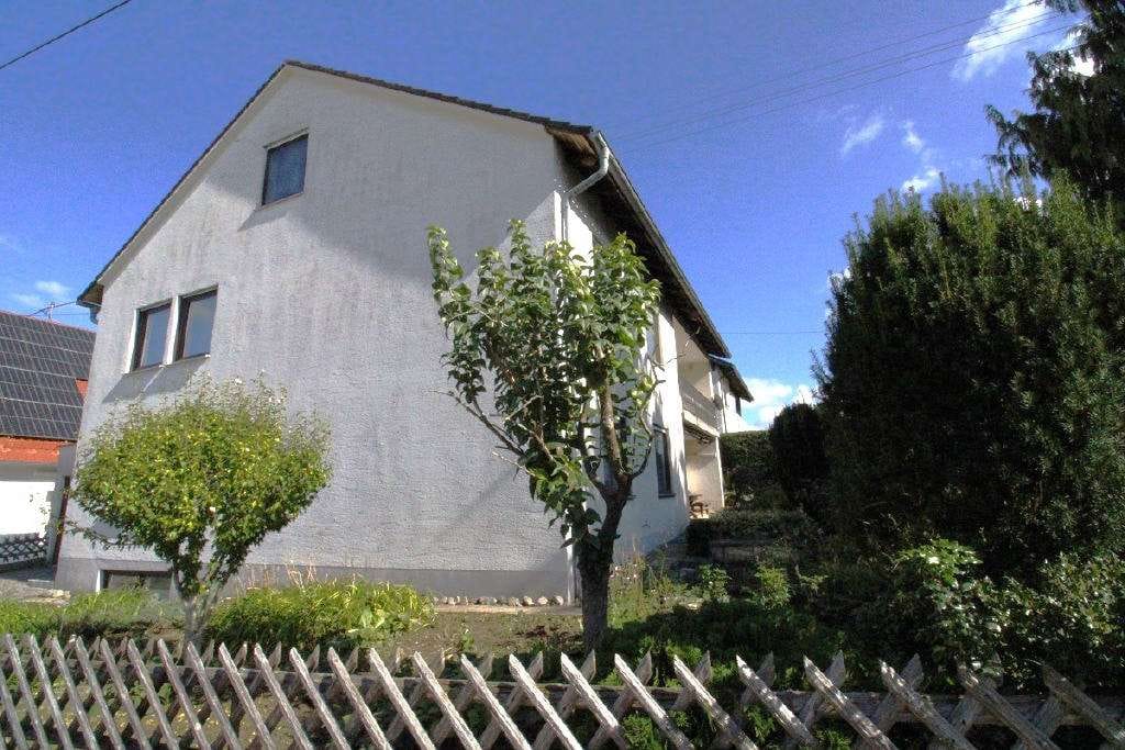 Immobilie in Fischach - Zweifamilienhaus mit viel Potential in begehrter Lage Fischachs - Bild 1