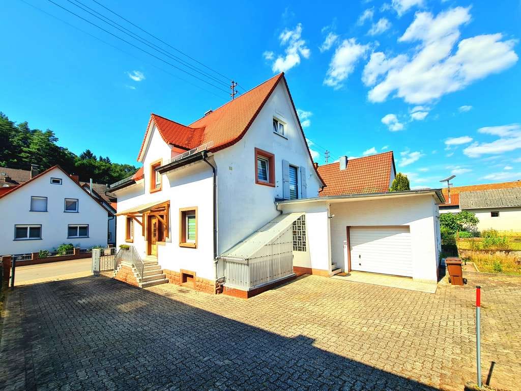 Immobilie in Spirkelbach - Apartes Einfamilienhaus - neues Dach - PV-Anlage - 2 Garagen - Hof und Garten - modernisiert! - Bild 3