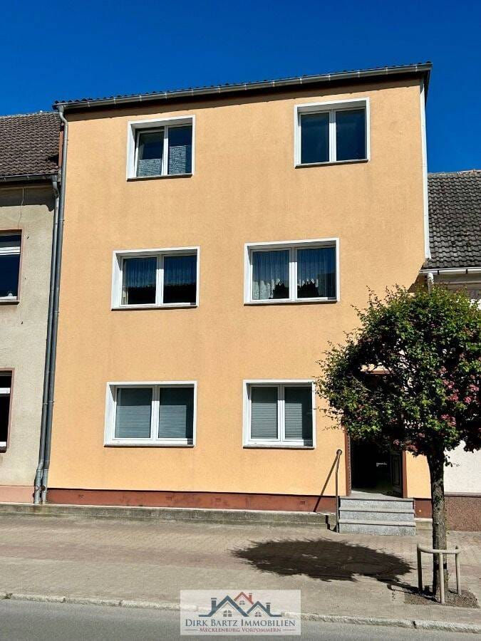 Immobilie in Loitz - Mehrfamilienhaus in Loitz an der Peene zu verkaufen. - Bild 0