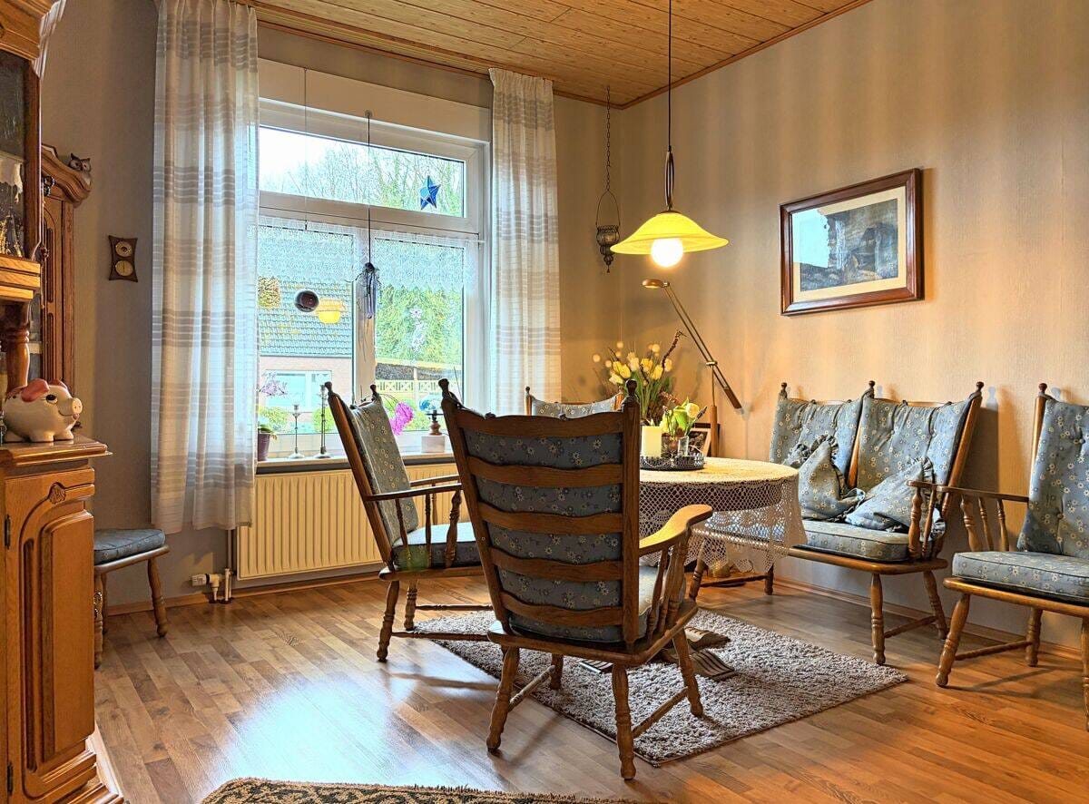 Immobilie in Friedeburg - Charmantes Zweifamilienhaus mit Wintergarten und vielseitigen Nebengebäuden in Reepsholt - Bild 4