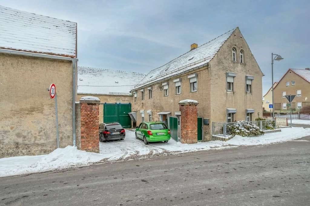 Immobilie in Wermsdorf - Einfamilienhaus mit viel Nebengelass und großem Garten - Bild 0