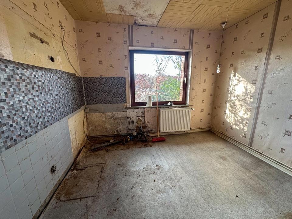 Immobilie in Agathenburg - Stark sanierungsbedürftiger Flachdachbungalow in Stade-Hagen - Bild 0