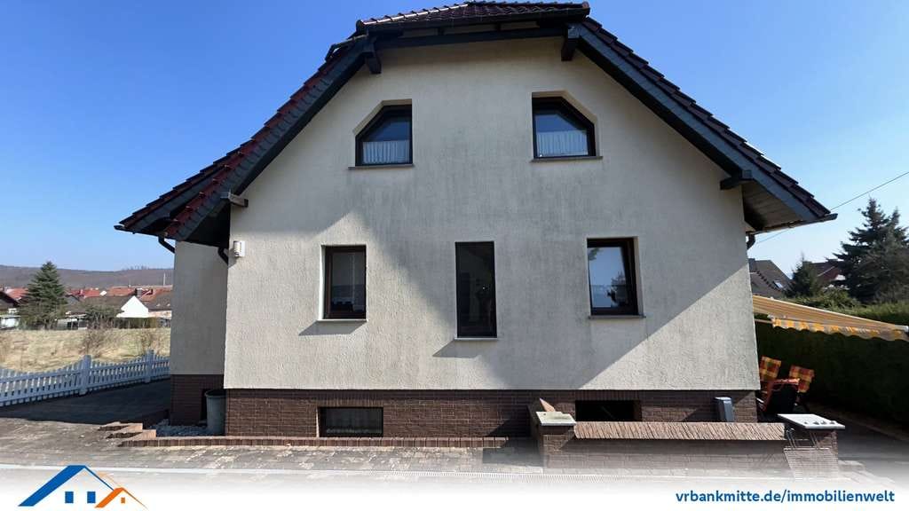 Immobilie in Leinefelde-Worbis - Einfamilienhaus mit Einliegerwohnung auf großzügigem Grundstück - Bild 2