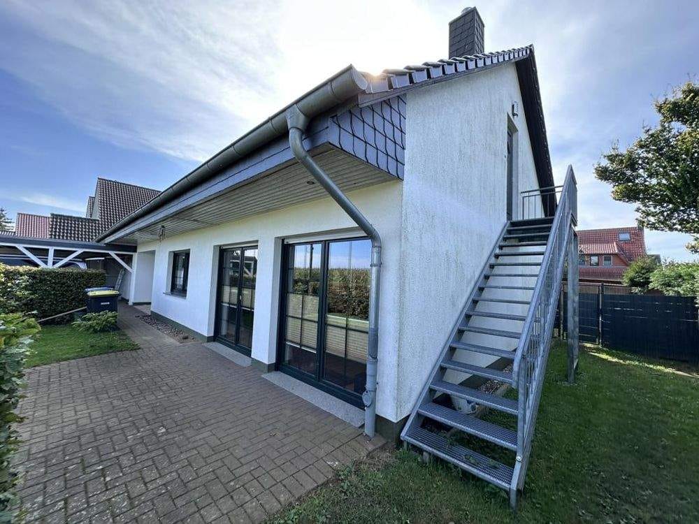 Immobilie in Schloen-Dratow - Einfamilienhaus mit Einliegerwohnung und idyllischem Grundstück in ruhiger Ortsrandlage und Blick auf die umliegenden Felder bis hin zum Torgelower Se - Bild 2