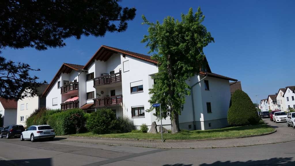 Immobilie in Hemsbach - .... mit Laminat, Pkw-Stellplatz und 2 Balkonen - Bild 3