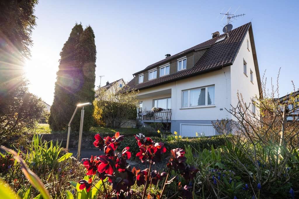 Immobilie in Rudersberg - Charmantes 2-Familienwohnhaus mit 2 Garagen in sonniger Südlage - Bild 0