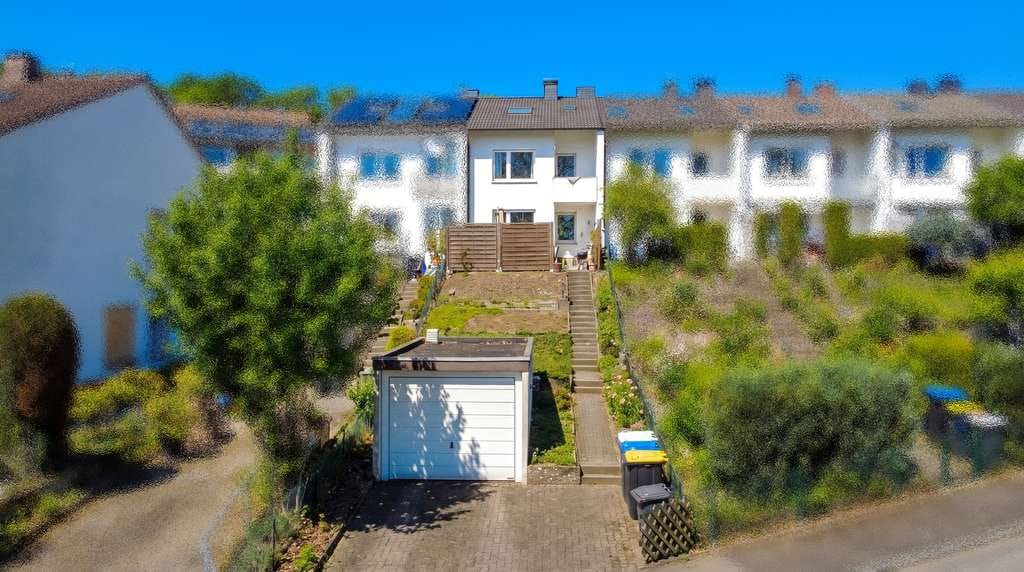 Immobilie in Siegen - Reihenmittelhaus in beliebter Lage – mit sonniger Südterrasse und Potenzial - Bild 2
