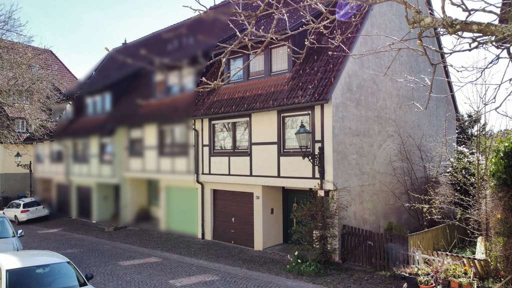 Immobilie in Dornstetten - Reihenendhaus mit Garage und unverbaubarer Traum-Aussicht - Bild 0