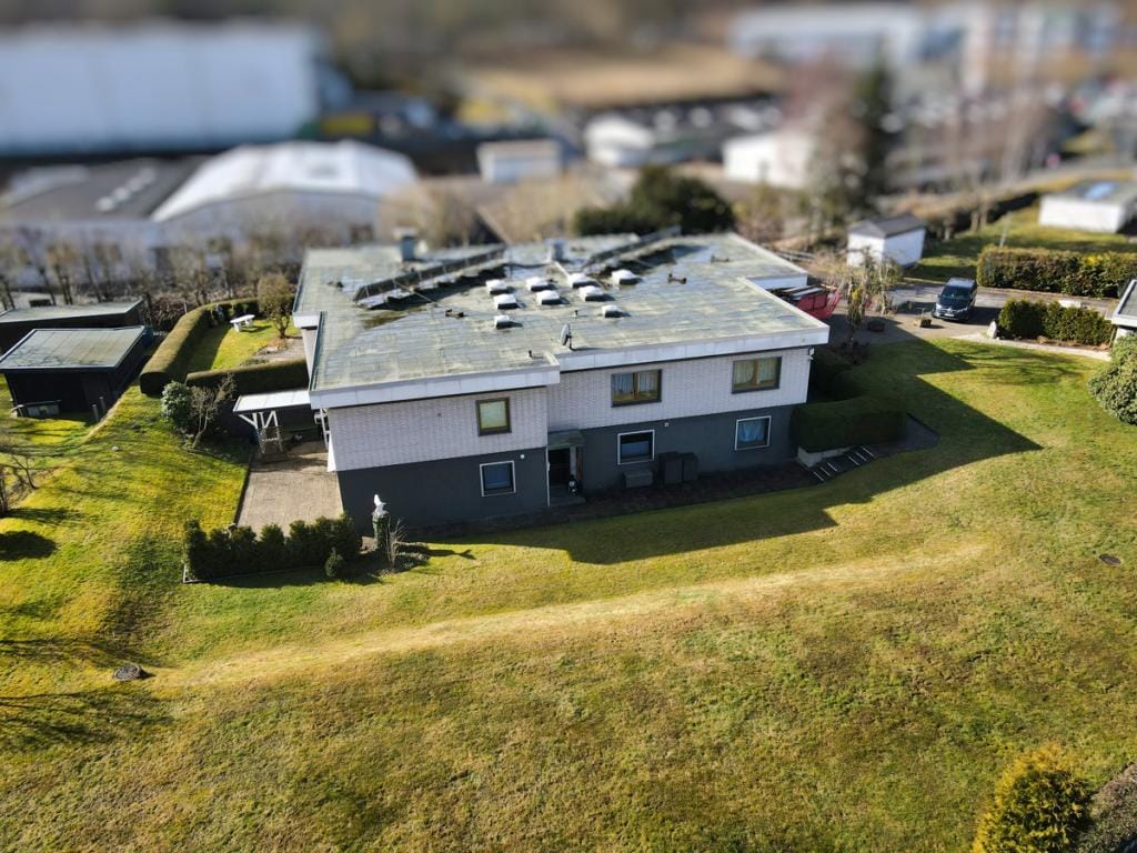 Immobilie in Herscheid - VR IMMO: Luxuriöses 3-Familienhaus mit Innenpool. Ihr Traumdomizil wartet. - Bild 2