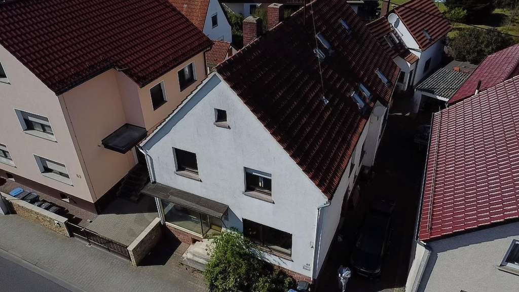 Immobilie in Dreieich - Zwei Häuser auf einem Grundstück! 
Ideal für Selbstnutzer und Kapitalanleger in Dreieich-Götzenhain - Bild 1