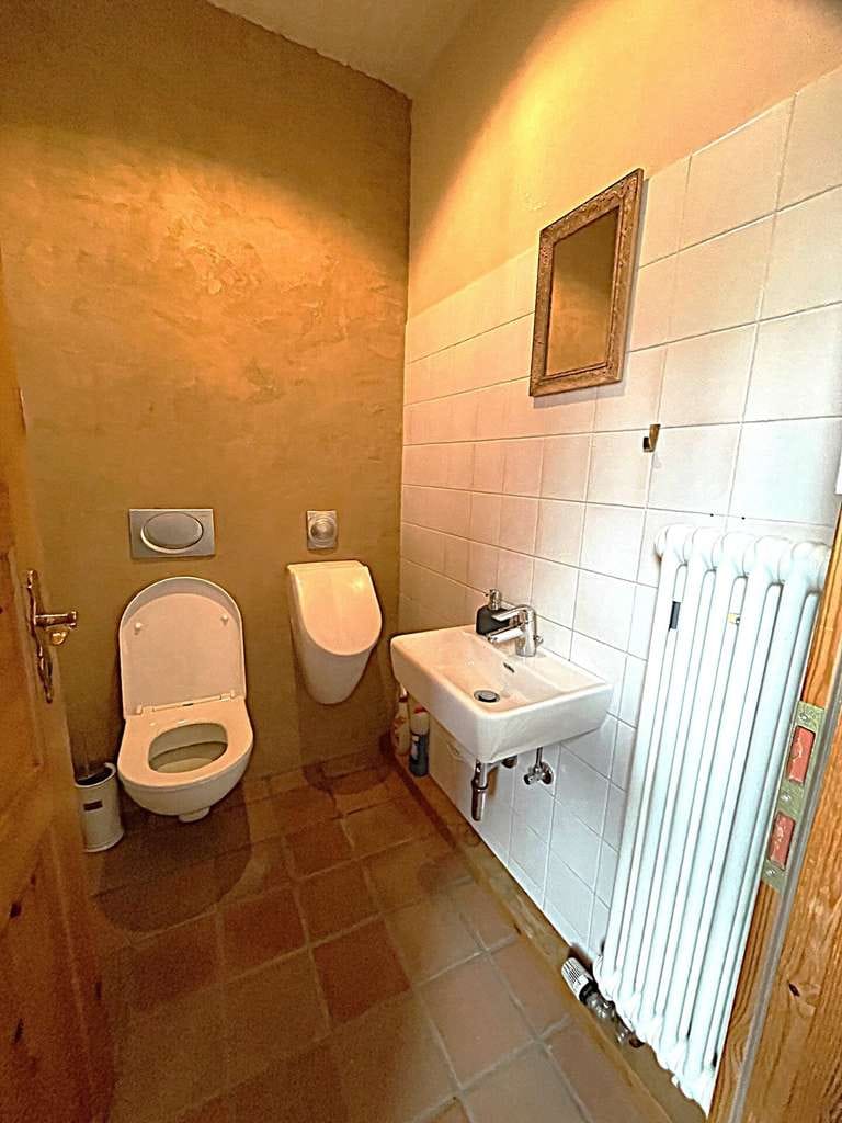 Immobilie in Üxheim - Wohnen Sie da, wo andere Urlaub machen
1 Haus und 1 Wohnung  mit Doppelgarage
stilvoll - gemütlich - Bild 3