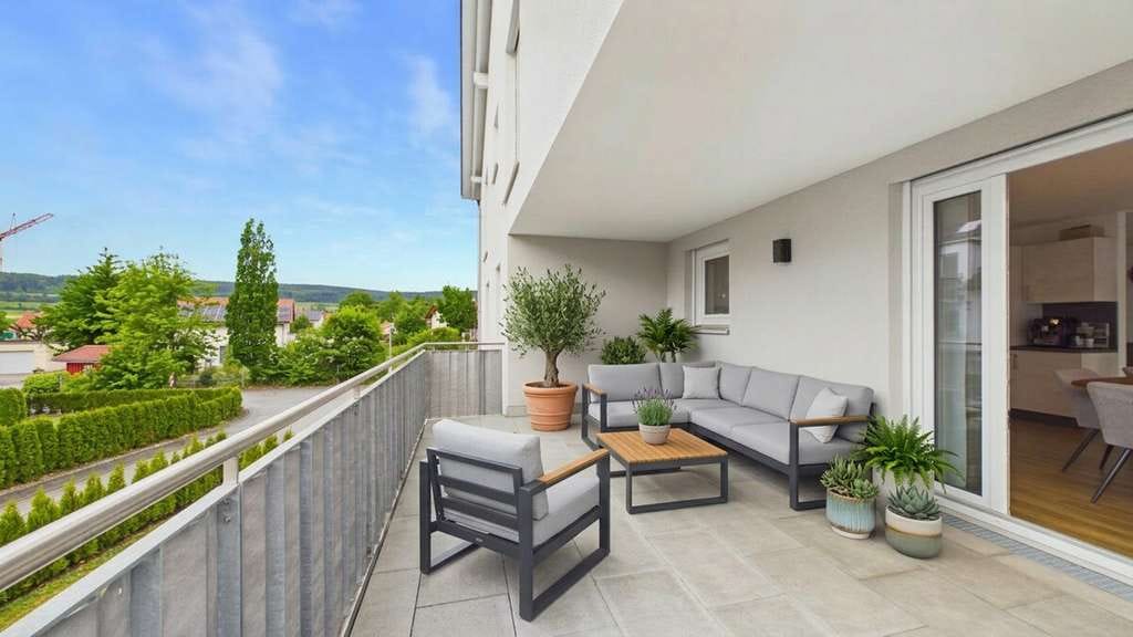 Immobilie in Langenenslingen - moderne barrierefreie A+ Wohnung - ruhige Lage mit großem Balkon, EBK & große Garage - Bild 0