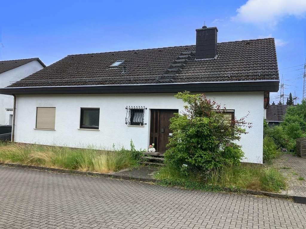 Immobilie in Mackenbach - Provisionsfrei für Erwerber + Einfamilienhaus mit Garage
 in 67686 Mackenbach nahe Kaiserslautern
 - Bild 0