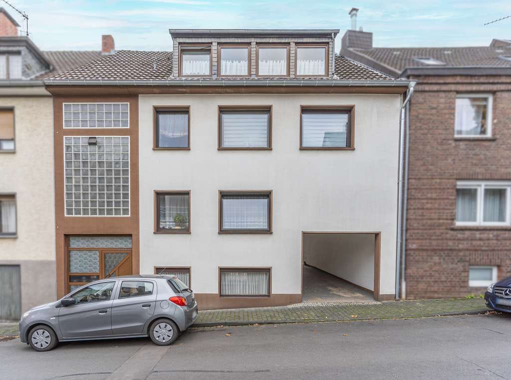 Immobilie in Brühl - ATTRAKTIVES MEHRFAMILIENHAUS IN BRÜHL ZU VERKAUFEN - Bild 2