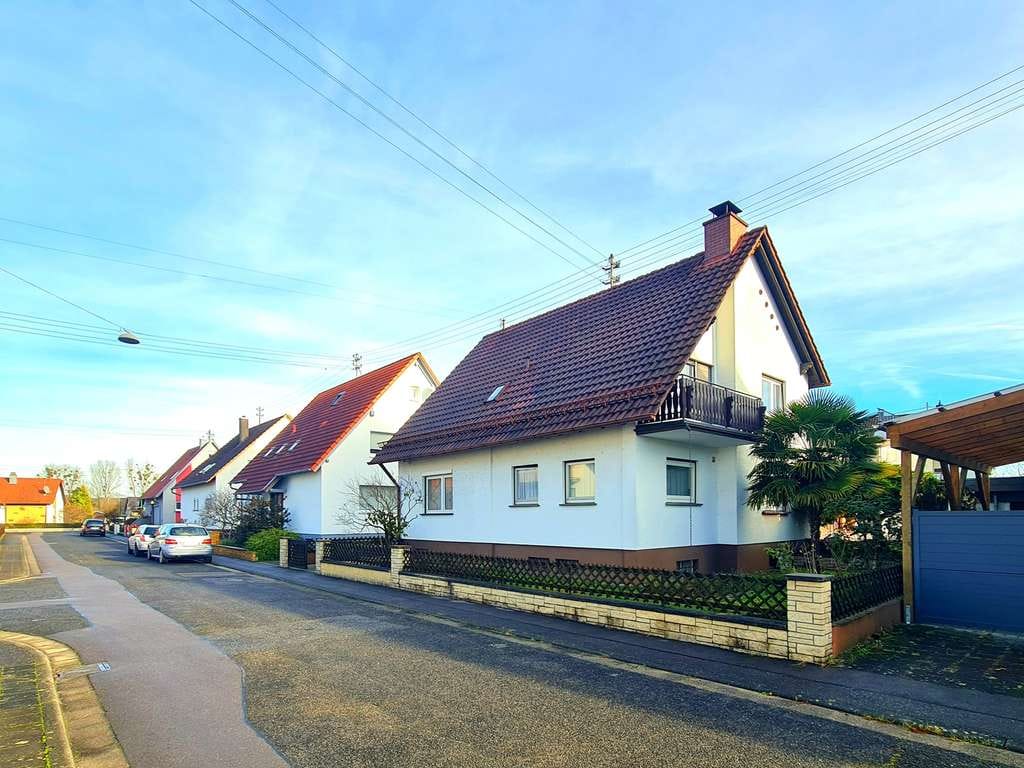 Immobilie in Neuburg am Rhein - Attraktives Einfamilienhaus - 5 Schlafzimmer - Büro - Doppelgarage - Garten! - Bild 0