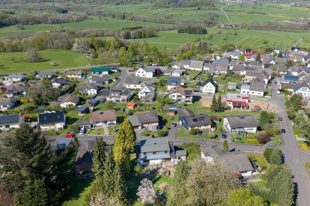 Immobilie in Halbs - Freistehendes Einfamilienhaus mit ELW und großem Grundstück! - Bild 0