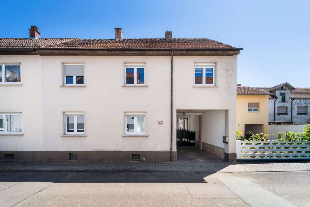 Immobilie in Neulußheim - Zweifamilienhaus im Herzen von Neulußheim – voller Potenzial für modernes Wohnen - Bild 0