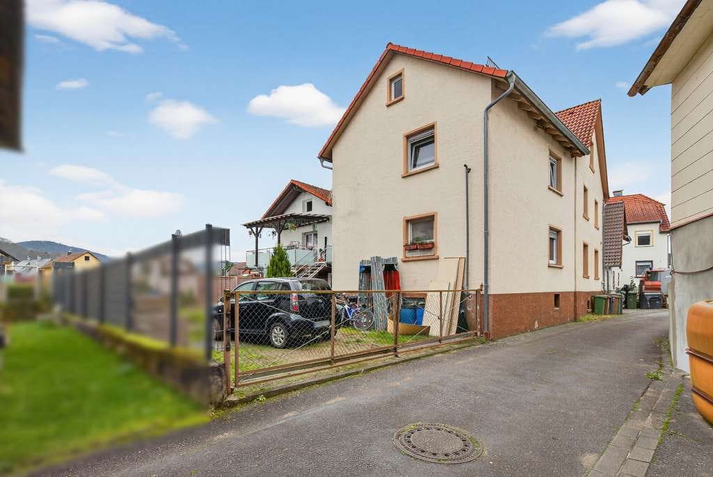 Immobilie in Gaggenau - Attraktives Zweifamilienhaus in guter Lage an der Murg – ideale Kapitalanlage - Bild 2