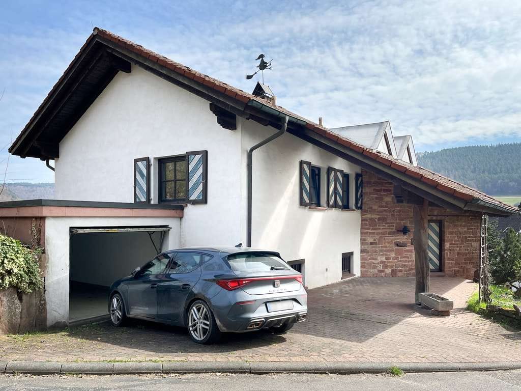 Immobilie in Kirchzell - Einfamilienhaus mit Garage und Garten - viel Potenzial in ruhiger Lage - Bild 1