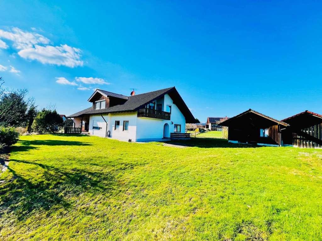 Immobilie in Jagstzell - Großzügiges 1-2 FH Landhaus (240 m²) auf 1.235 m² Grund;
in dörflicher Randlage 8 km v. Ellw. - Bild 1
