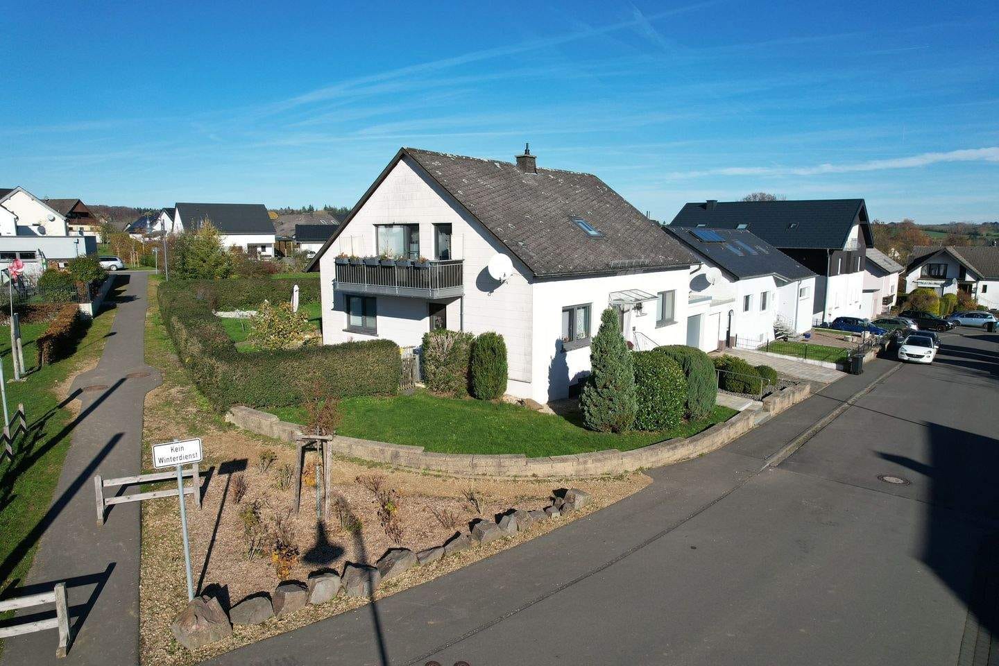 Immobilie in Arzfeld - Gepflegtes Ein- oder Zweifamilienhaus in bevorzugter Wohnlage in Arzfeld. - Bild 0
