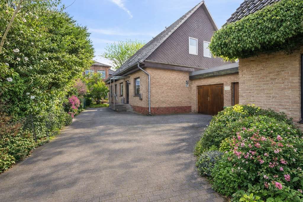 Immobilie in Schneverdingen - Charmanter Massivbungalow mit Aufstockung und separater Dachgeschosswohnung - Bild 1