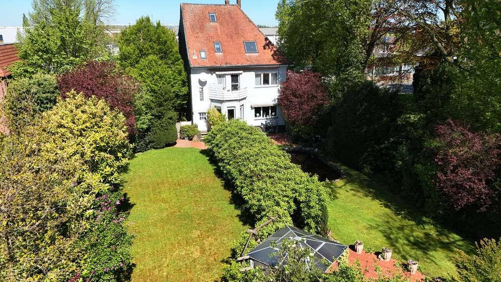 Immobilie in Beckum - Charaktervolle Villa mit zwei Wohneinheiten, Garage und parkähnlichem Garten in Neubeckum - Bild 1