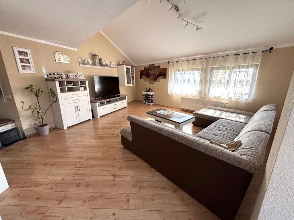 Immobilie in Neubulach - *Helle 4,5-Zi.-Wohnung mit Balkon und Carport-Stellplatz in Neubulach* - Bild 4