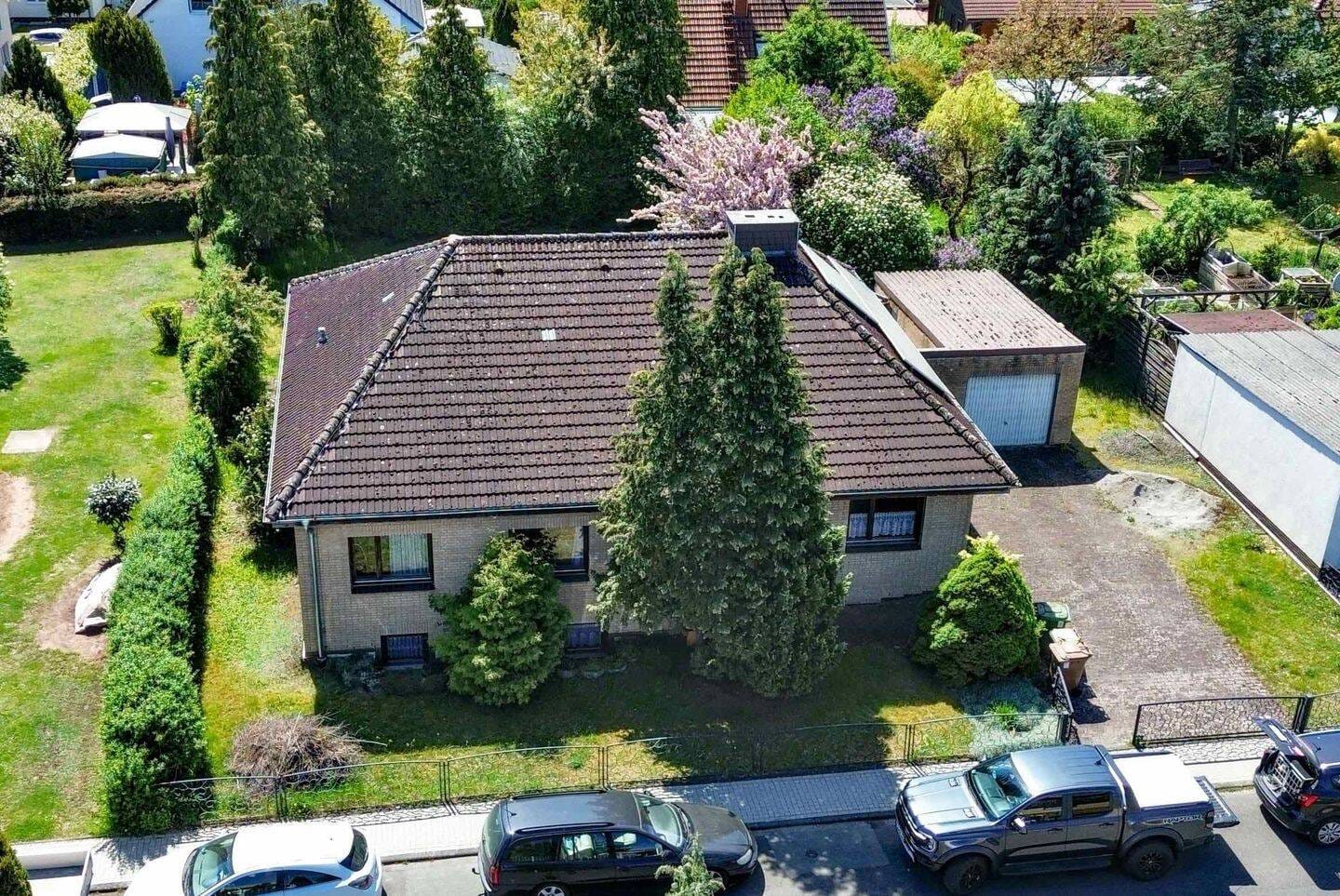 Immobilie in Calden - Massiv gebauter Bungalow mit großem Grundstück in toller Lage von Calden-Westuffeln - Bild 2