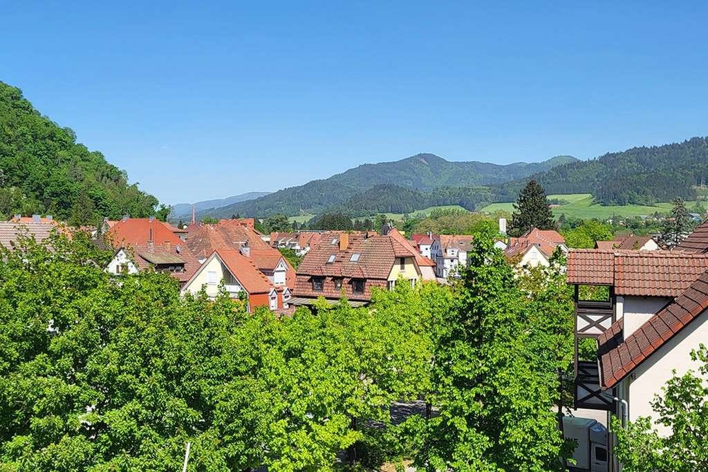 Immobilie in Waldkirch - Vermietete 3-Zimmer-Eigentumswohnung in Top-Lage mit herrlichem Ausblick - Bild 3