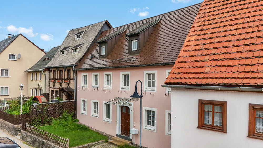 Immobilie in Neustadt in Sachsen - ++Familienhaus plus Zukunftsfläche: ca. 190 m² Wohnfläche, 188 m² Nebengebäude & viel Potenzial++ - Bild 1