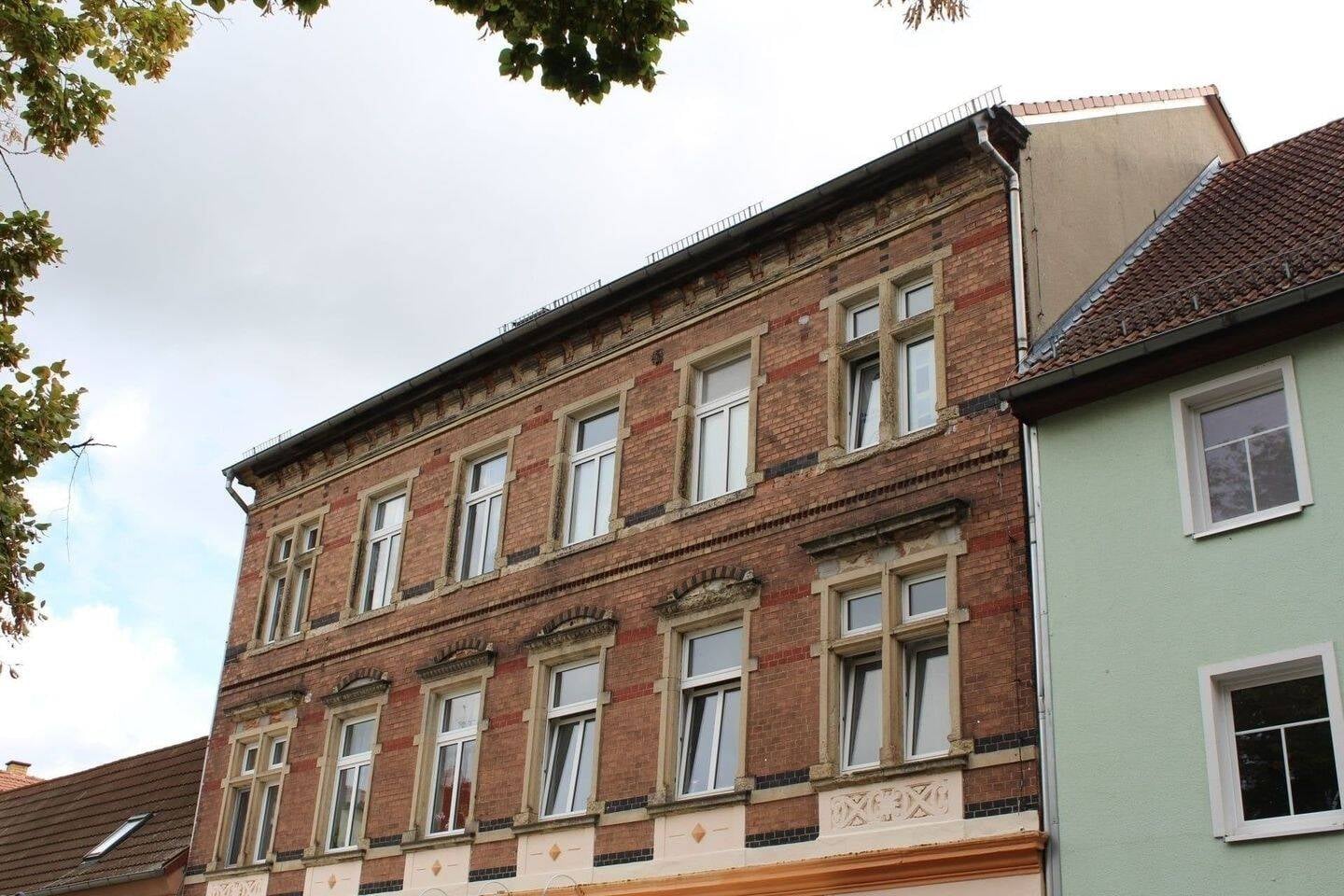 Immobilie in Groitzsch - Vollvermietetes Wohn- und Geschäftshaus in zentraler Marktlage von Groitzsch - Bild 2