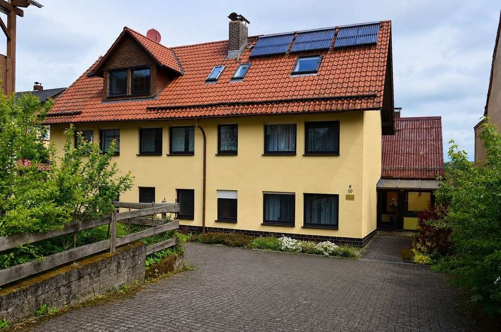 Immobilie in Ulrichstein - Schönes 2-Familienhaus in ruhiger Lage mit ELW und Gästezimmer! Sehr gepflegt! - Bild 0